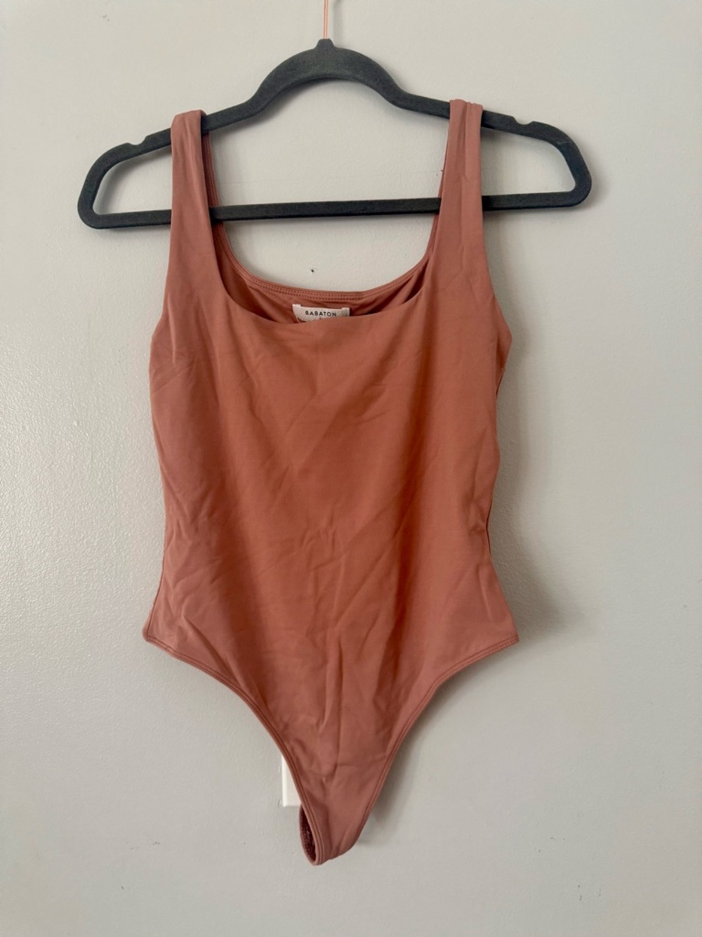 EUC Babaton Dusty Rose Scoop Neck Bodysuit